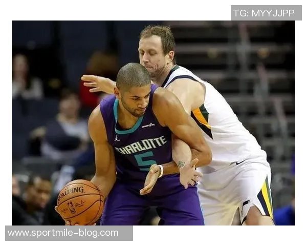 巴图姆发球踩线引争议帕金斯怒斥这球太愚蠢像业余篮球 巴图姆发球踩线引争议帕金斯怒斥这球太愚蠢像业余篮球