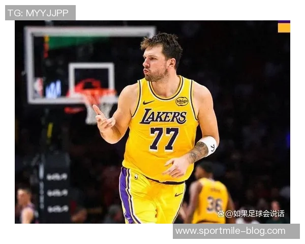 约什格林称赞三球自信与东契奇相似展现强大技巧的关键所在 约什格林称赞三球自信与东契奇相似展现强大技巧的关键所在